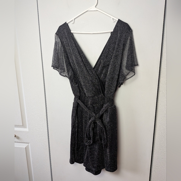 TORRID Glitter Lurex Flutter Sleeve Surplice Romper Size 2 = 2X Black - Picture 6 of 13